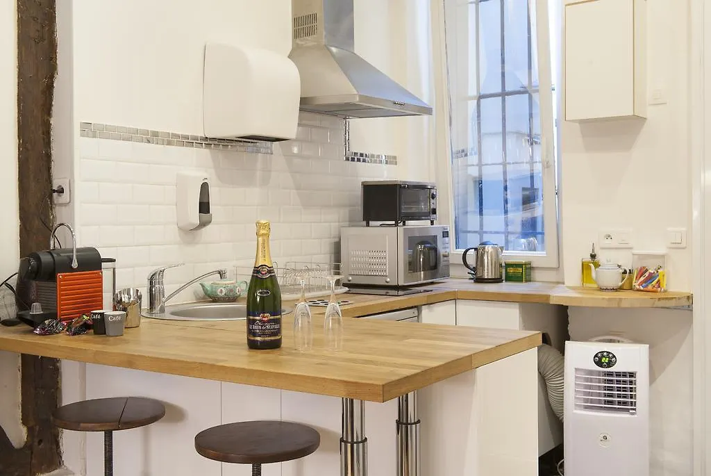 Petit Marais Apartment Paris