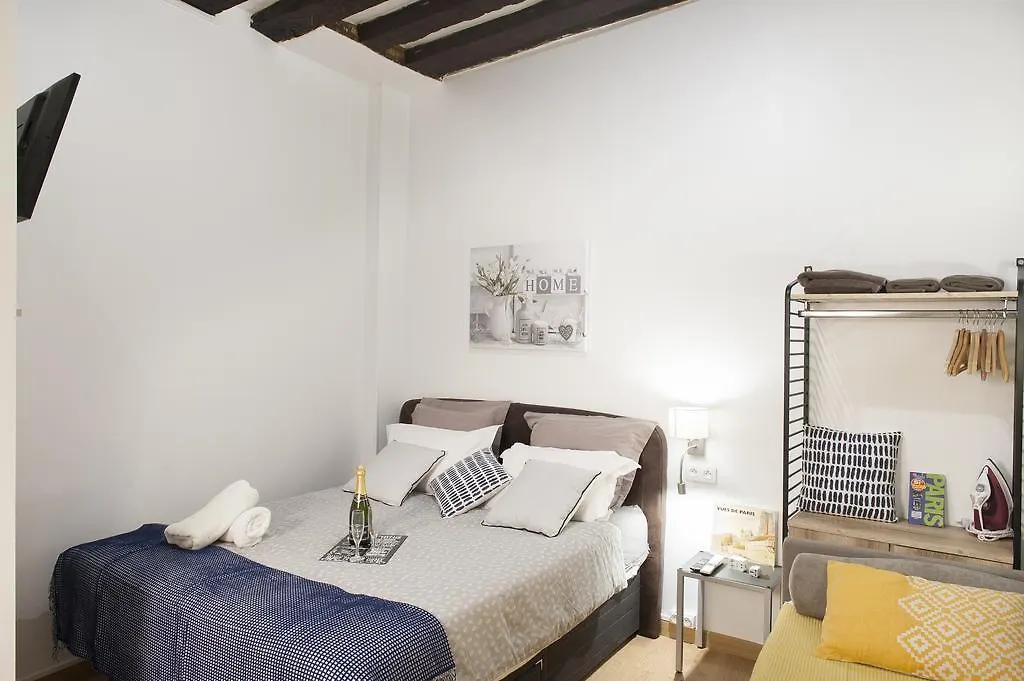 Petit Marais Apartment Paris